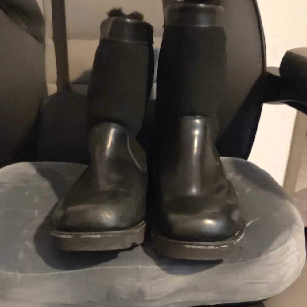 UGG Men's Black Leather Chelsea Boots with Elastic Side Panels